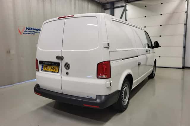 Volkswagen Transporter (2020) thumbnail 3