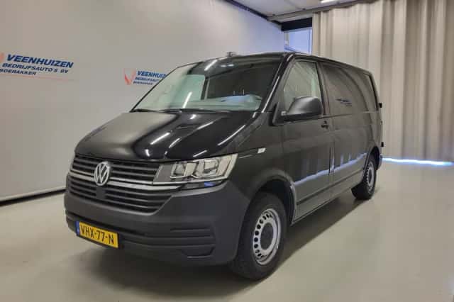 Volkswagen Transporter (2021) thumbnail 2