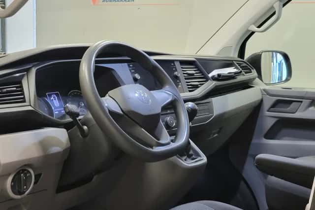 Volkswagen Transporter (2021) thumbnail 4