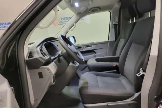 Volkswagen Transporter (2021) thumbnail 5