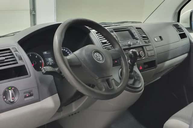 Volkswagen Transporter (2012) thumbnail 4