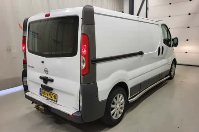 Nissan Primastar (2008) thumbnail 3