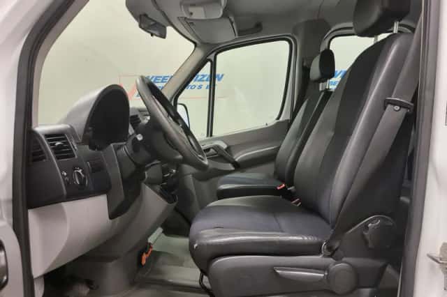 Mercedes-Benz Sprinter (2016) thumbnail 5