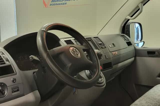 Volkswagen Transporter (2006) thumbnail 4