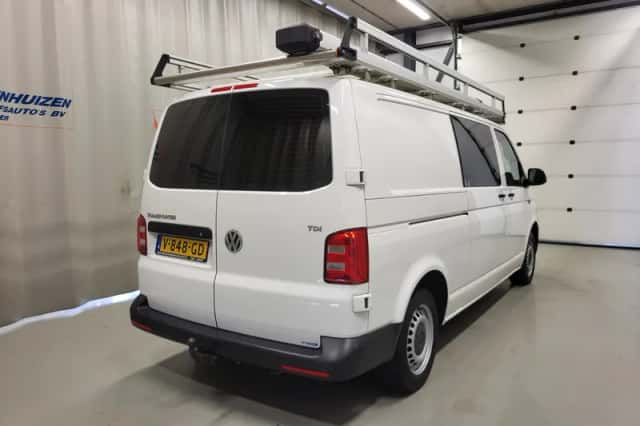 Volkswagen Transporter (2017) thumbnail 3