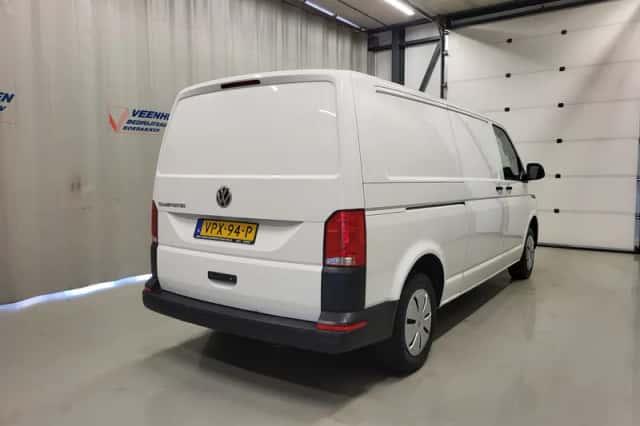 Volkswagen Transporter (2022) thumbnail 3