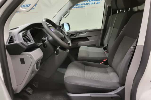 Volkswagen Transporter (2022) thumbnail 5