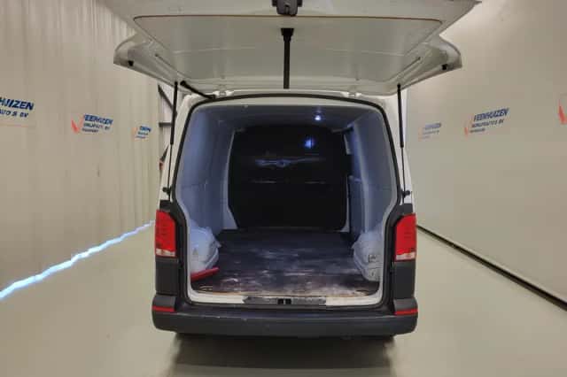 Volkswagen Transporter (2022) thumbnail 6
