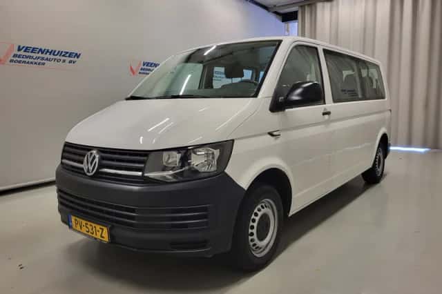 Volkswagen Transporter (2017) thumbnail 2