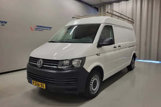 Volkswagen Transporter (2019) thumbnail 2