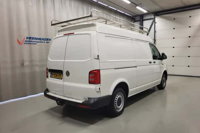Volkswagen Transporter (2019) thumbnail 3