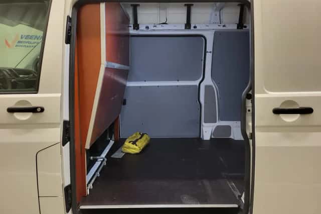 Volkswagen Transporter (2019) thumbnail 6