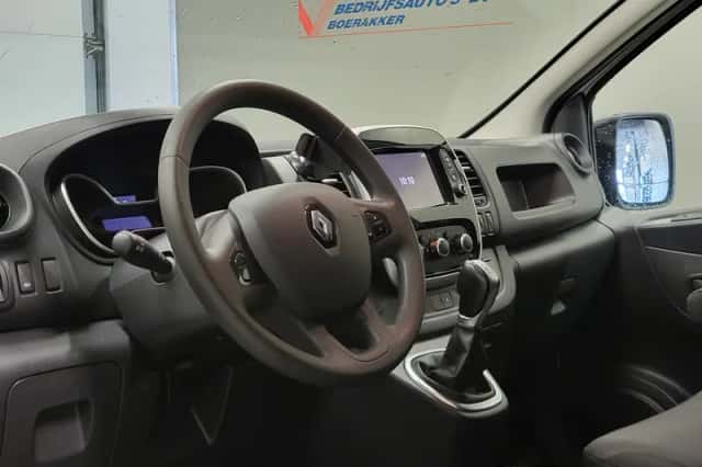 Renault Trafic (2021) thumbnail 4