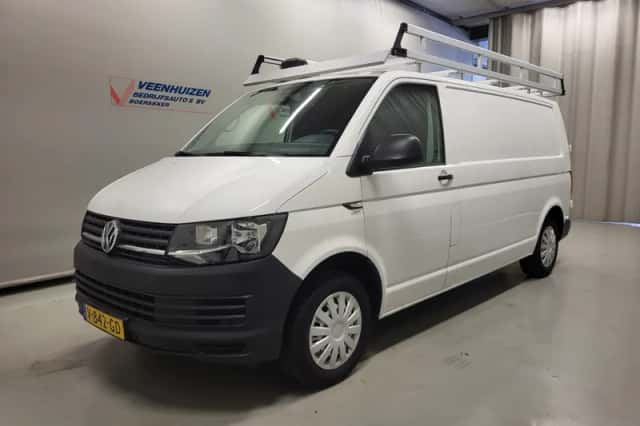 Volkswagen Transporter (2017) thumbnail 2