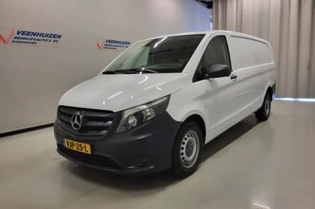 Mercedes-Benz Vito (2021) thumbnail 2