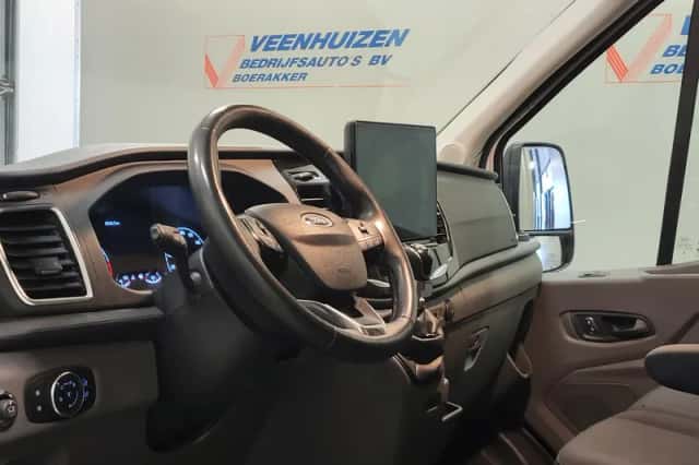 Ford Transit (2023) thumbnail 4