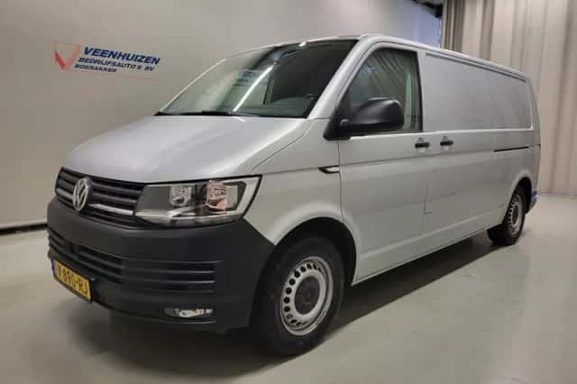 Volkswagen Transporter (2018) thumbnail 2