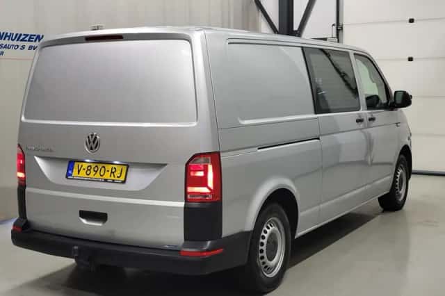 Volkswagen Transporter (2018) thumbnail 3