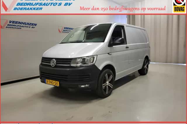 Volkswagen Transporter (2018) thumbnail 1