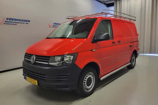 Volkswagen Transporter (2019) thumbnail 2