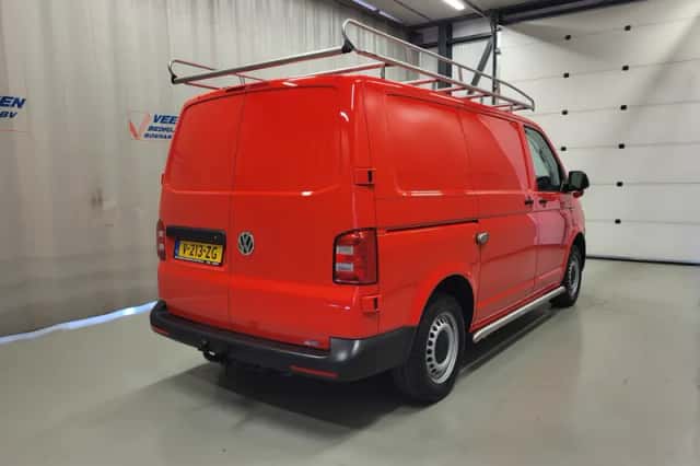 Volkswagen Transporter (2019) thumbnail 3