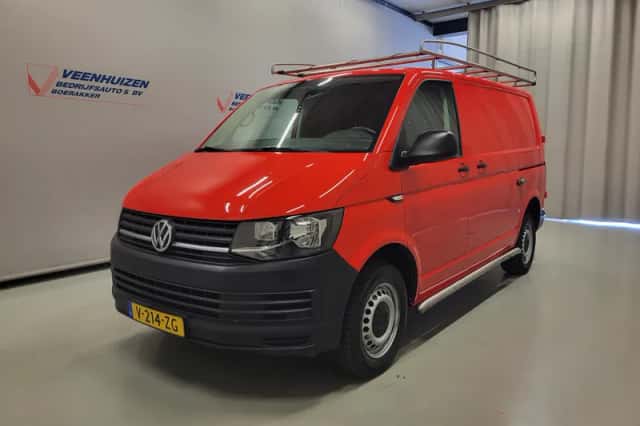 Volkswagen Transporter (2019) thumbnail 2