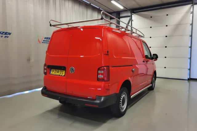 Volkswagen Transporter (2019) thumbnail 3