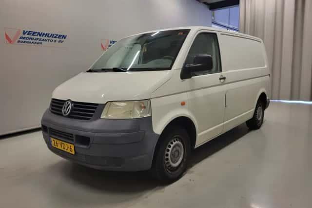 Volkswagen Transporter (2007) thumbnail 2