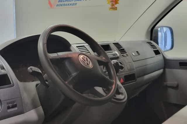 Volkswagen Transporter (2007) thumbnail 4