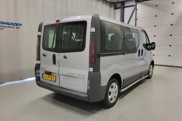 Opel Vivaro (2002) thumbnail 3