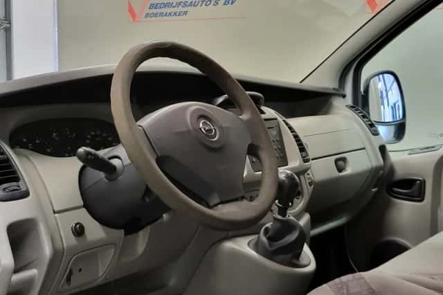 Opel Vivaro (2002) thumbnail 4