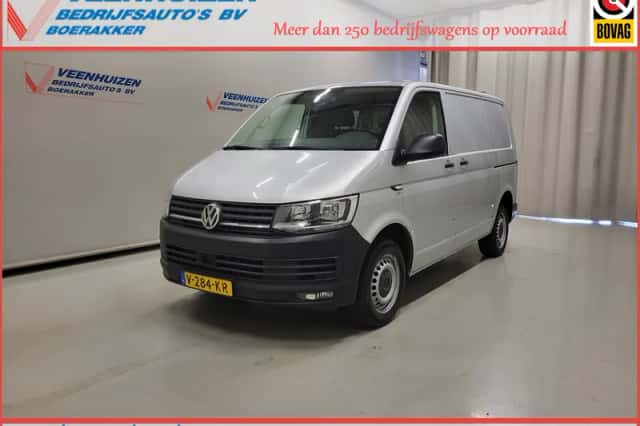 Volkswagen Transporter (2018) thumbnail 1