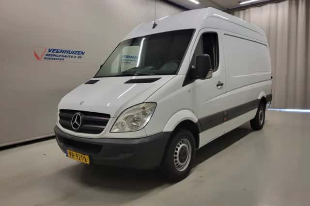 Mercedes-Benz Sprinter (2011) thumbnail 2