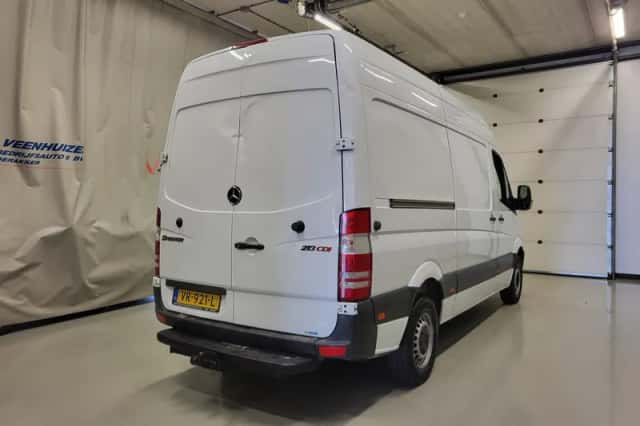 Mercedes-Benz Sprinter (2011) thumbnail 3