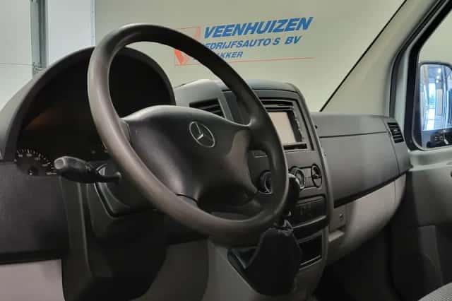 Mercedes-Benz Sprinter (2011) thumbnail 4