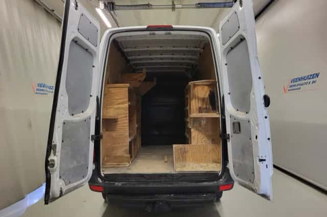 Mercedes-Benz Sprinter (2011) thumbnail 6