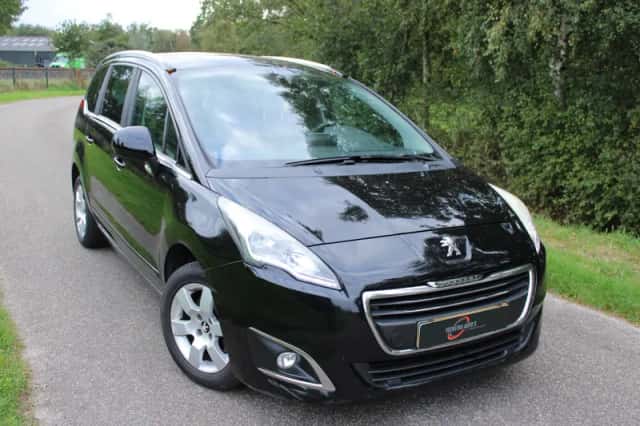 Peugeot 5008 (2015) thumbnail 2