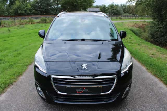 Peugeot 5008 (2015) thumbnail 3