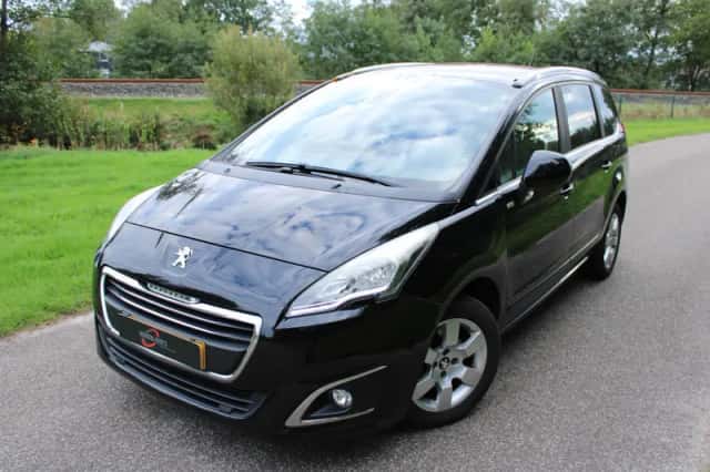 Peugeot 5008 (2015) thumbnail 5