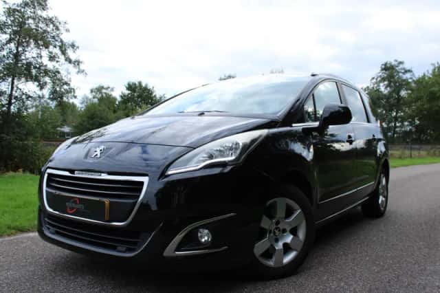 Peugeot 5008 (2015) thumbnail 6
