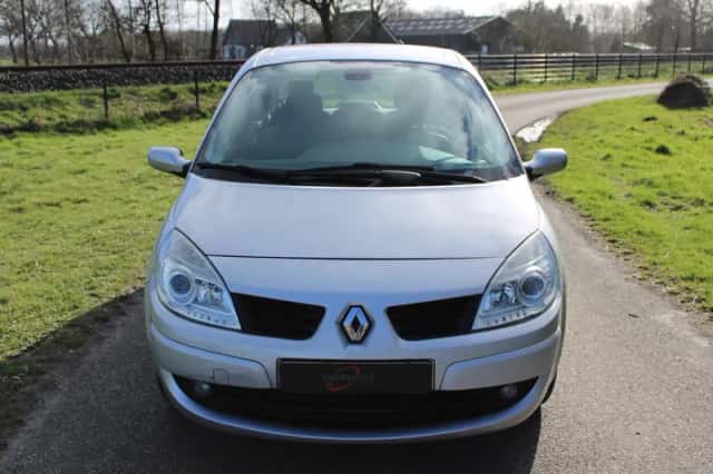 Renault Scénic (2008) thumbnail 2