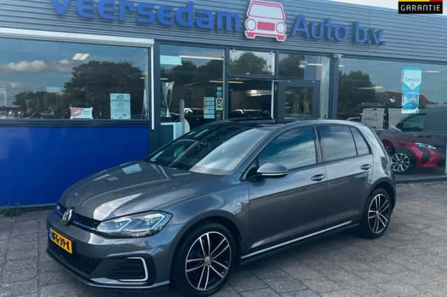 Volkswagen Golf (2018) thumbnail 1
