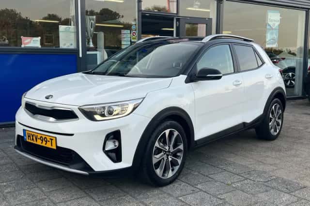 Kia Stonic (2020) thumbnail 3