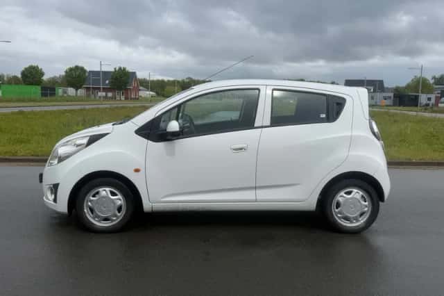 Chevrolet Spark (2011) thumbnail 2