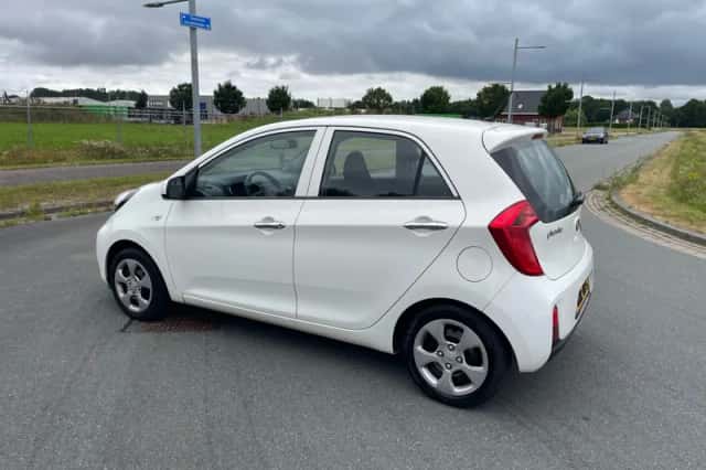 Kia Picanto (2016) thumbnail 3
