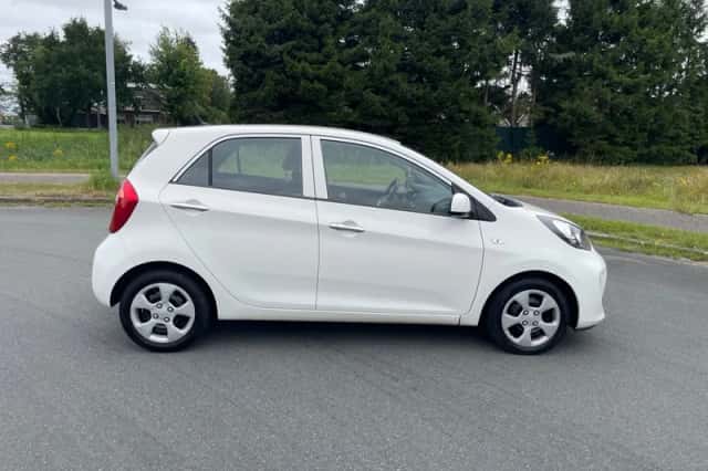 Kia Picanto (2016) thumbnail 5