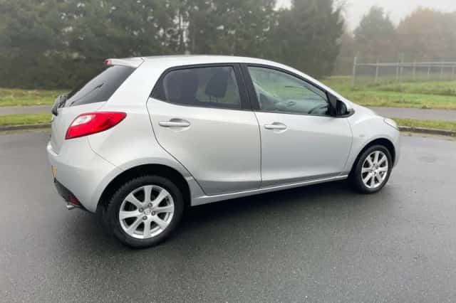 Mazda 2 (2010) thumbnail 4