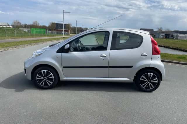 Peugeot 107 (2012) thumbnail 2