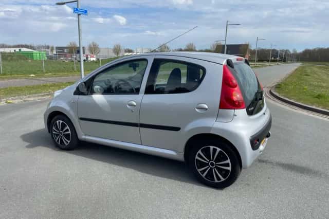 Peugeot 107 (2012) thumbnail 3