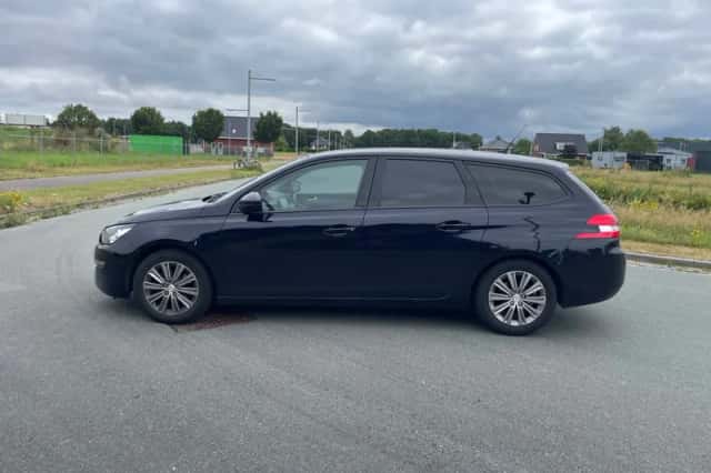 Peugeot 308 (2015) thumbnail 2